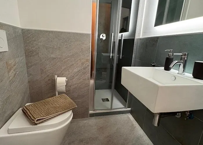 Arivaticanhouse Rom
